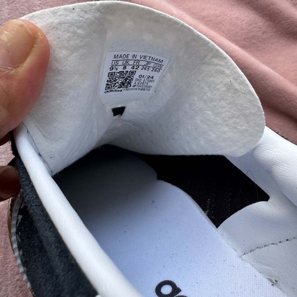 Adidas Black and White Sneakers Iconic Design - Picture 7 of 9